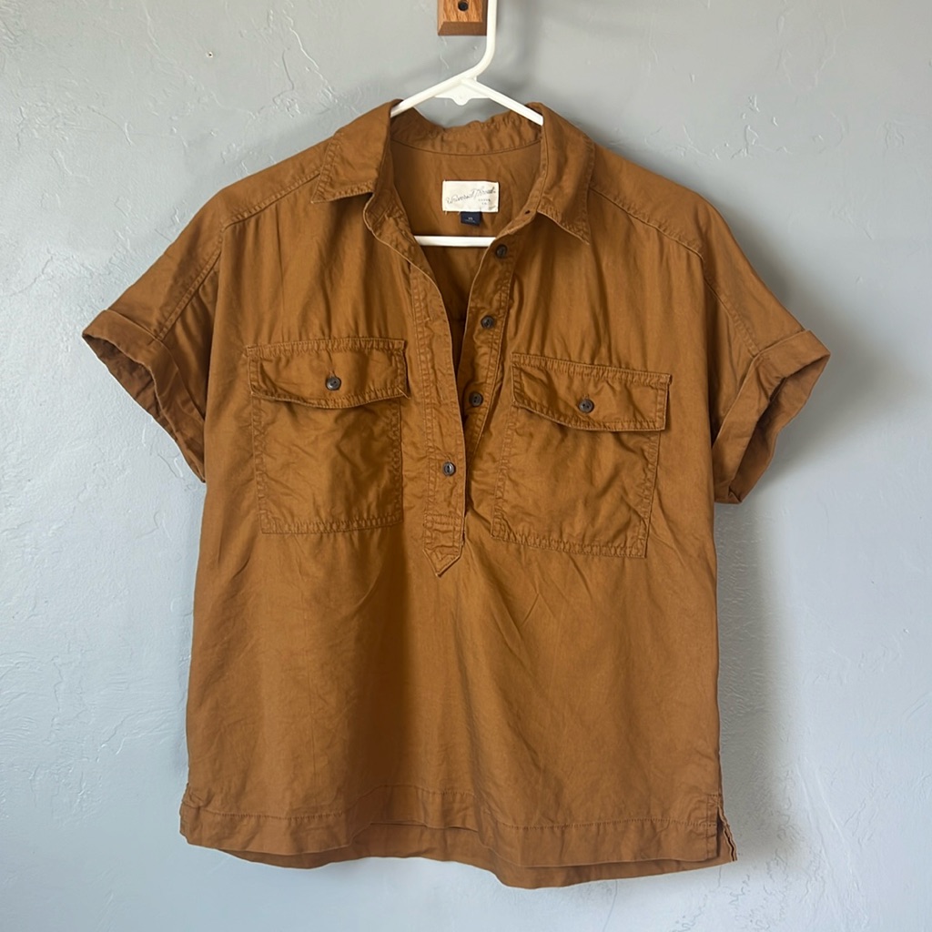 Universal Thread Half Button Down